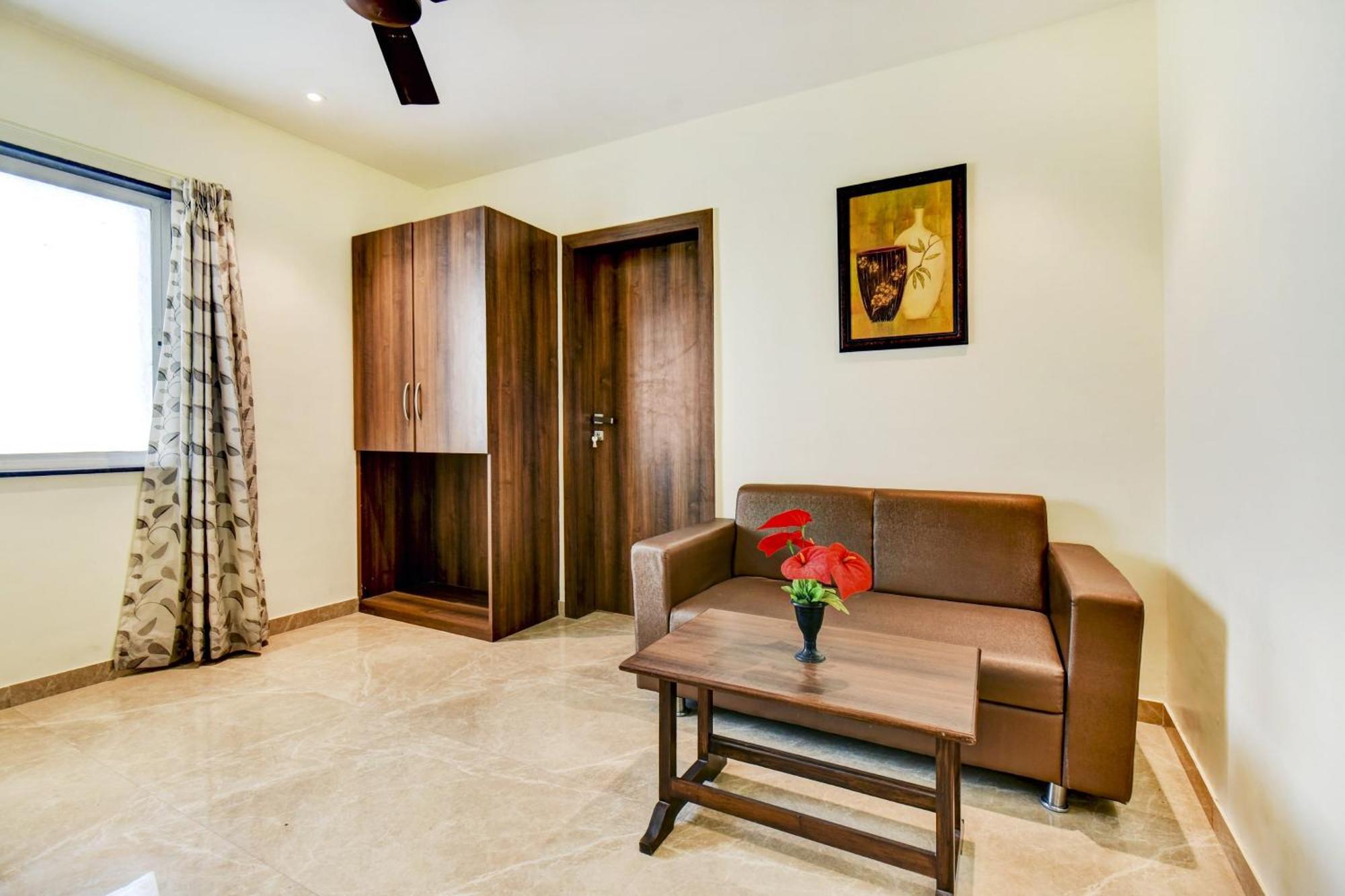 Townhouse Oak Hotel Chaitanya Executive Near Fun Time Multiplex Pune Extérieur photo