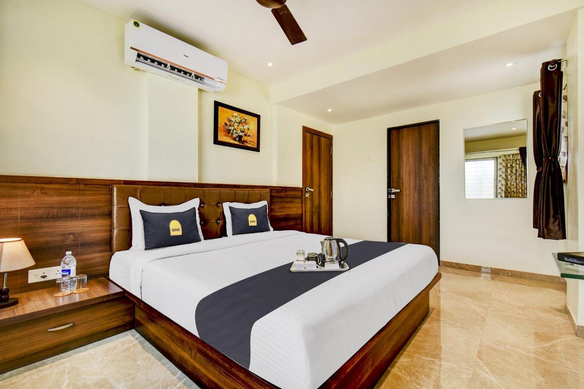 Townhouse Oak Hotel Chaitanya Executive Near Fun Time Multiplex Pune Extérieur photo
