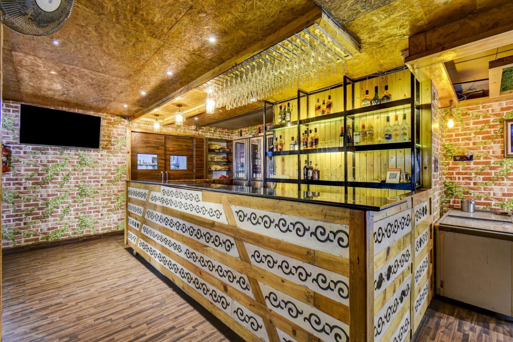 Townhouse Oak Hotel Chaitanya Executive Near Fun Time Multiplex Pune Extérieur photo