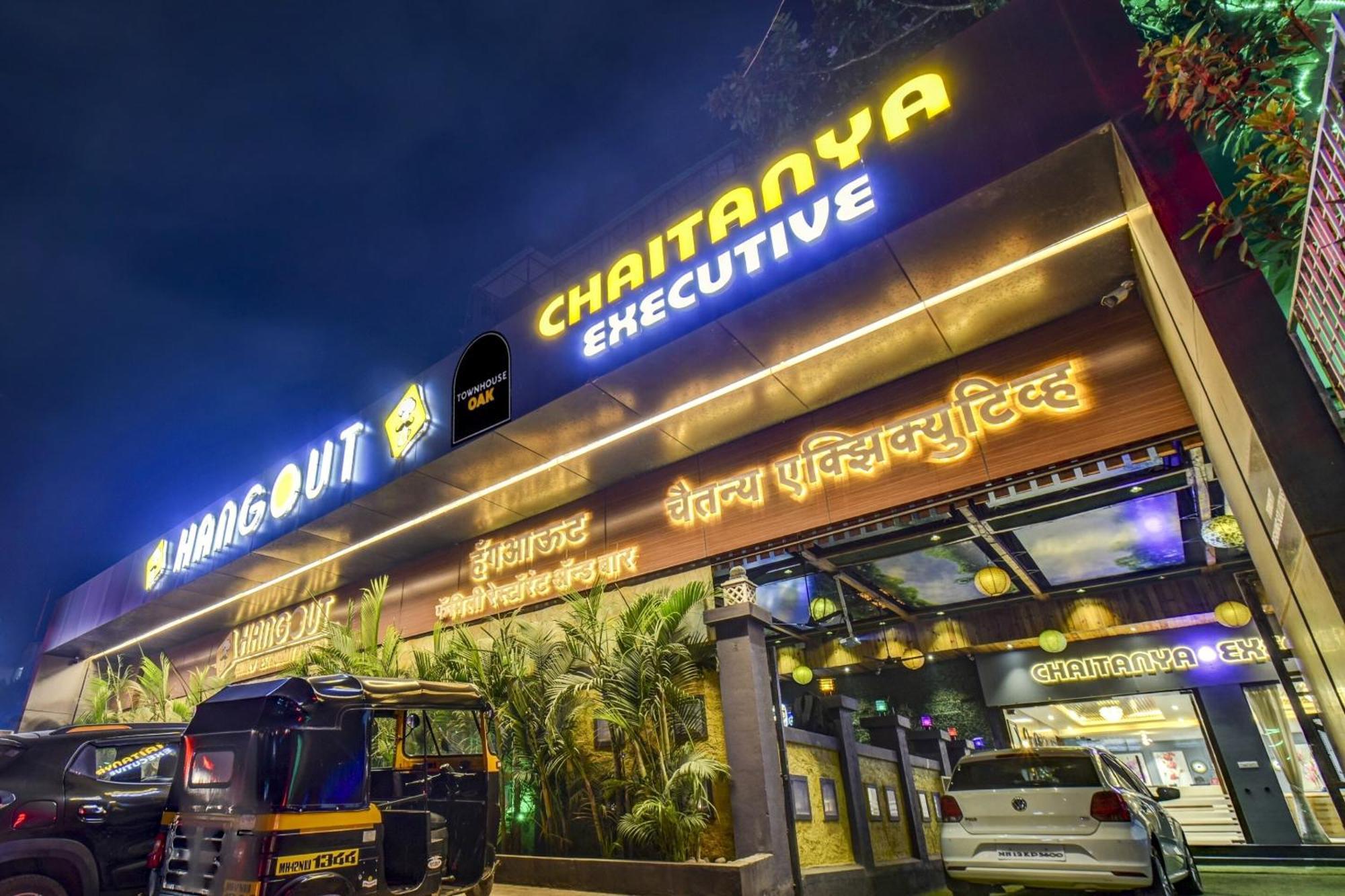 Townhouse Oak Hotel Chaitanya Executive Near Fun Time Multiplex Pune Extérieur photo