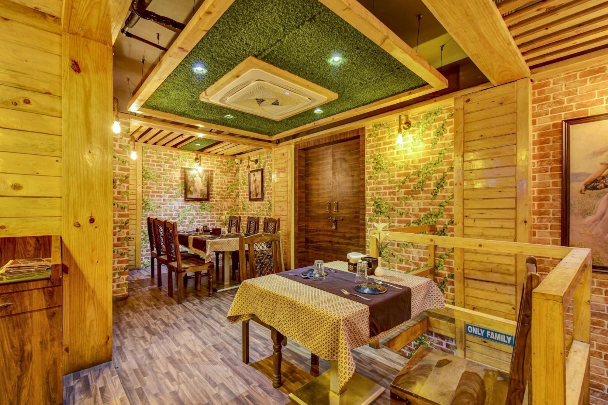 Townhouse Oak Hotel Chaitanya Executive Near Fun Time Multiplex Pune Extérieur photo