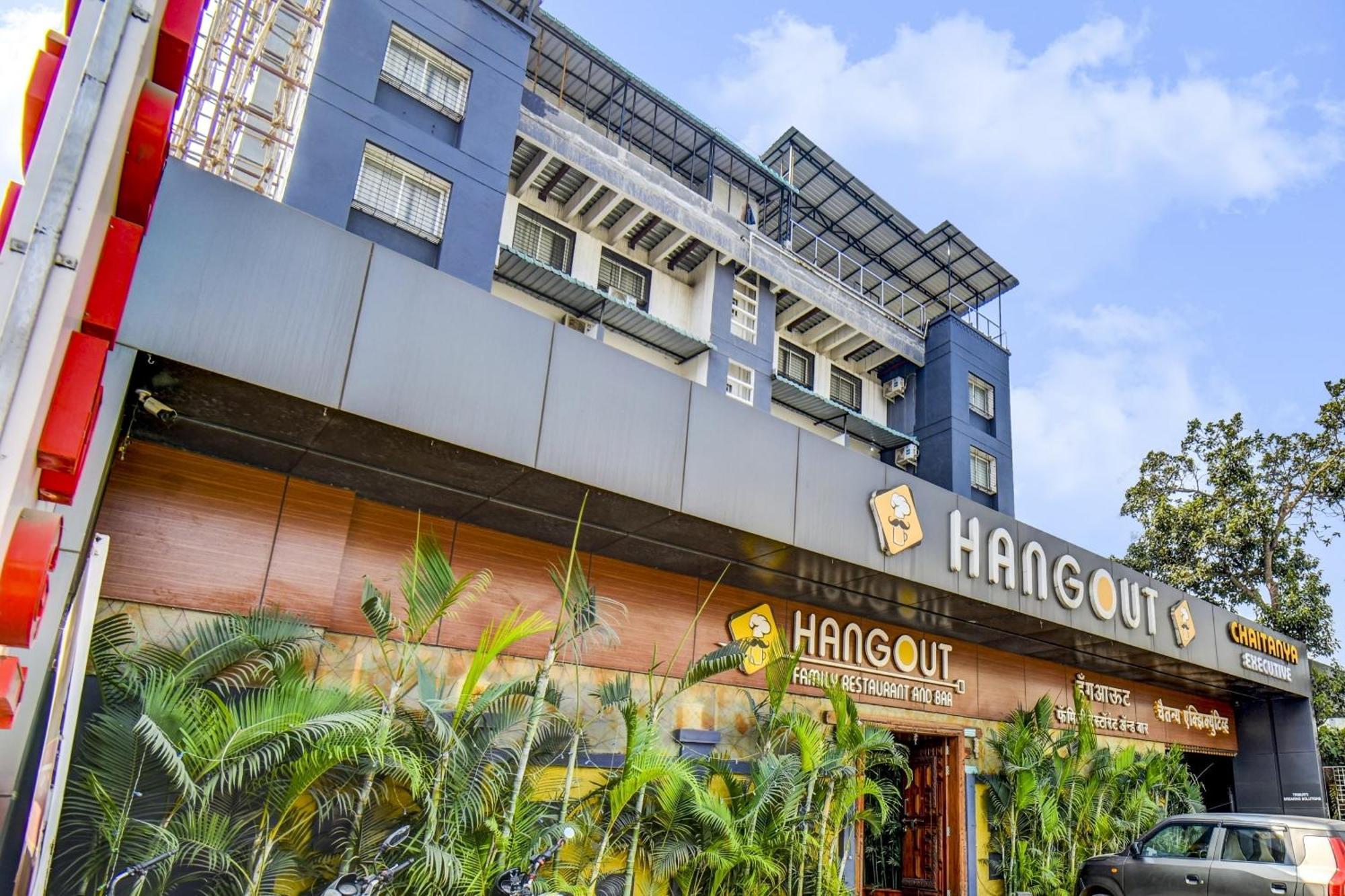 Townhouse Oak Hotel Chaitanya Executive Near Fun Time Multiplex Pune Extérieur photo