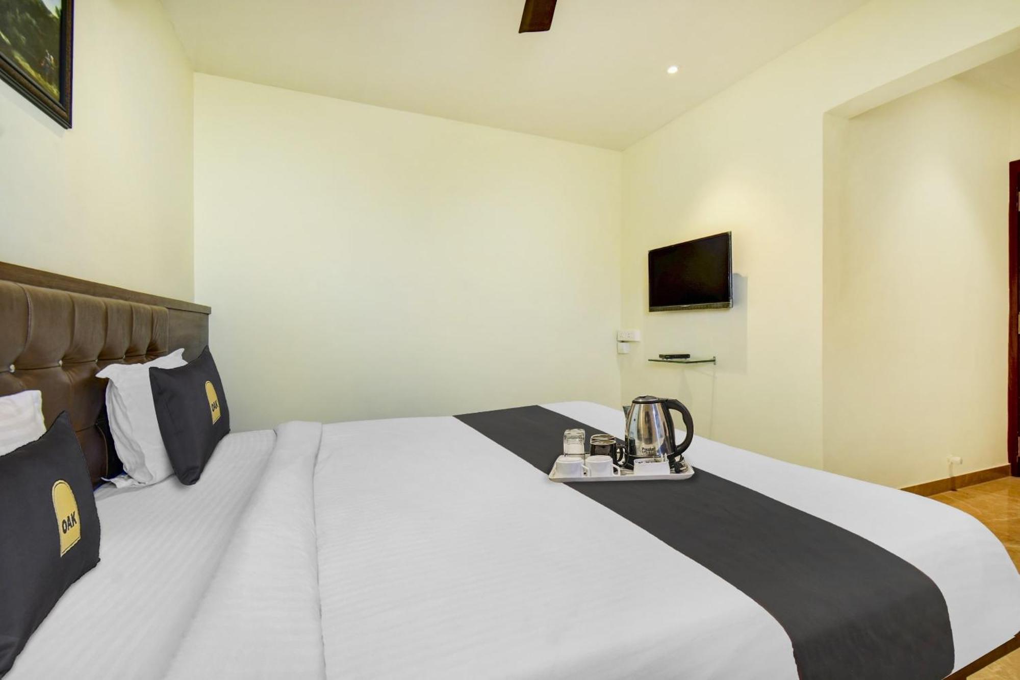 Townhouse Oak Hotel Chaitanya Executive Near Fun Time Multiplex Pune Extérieur photo