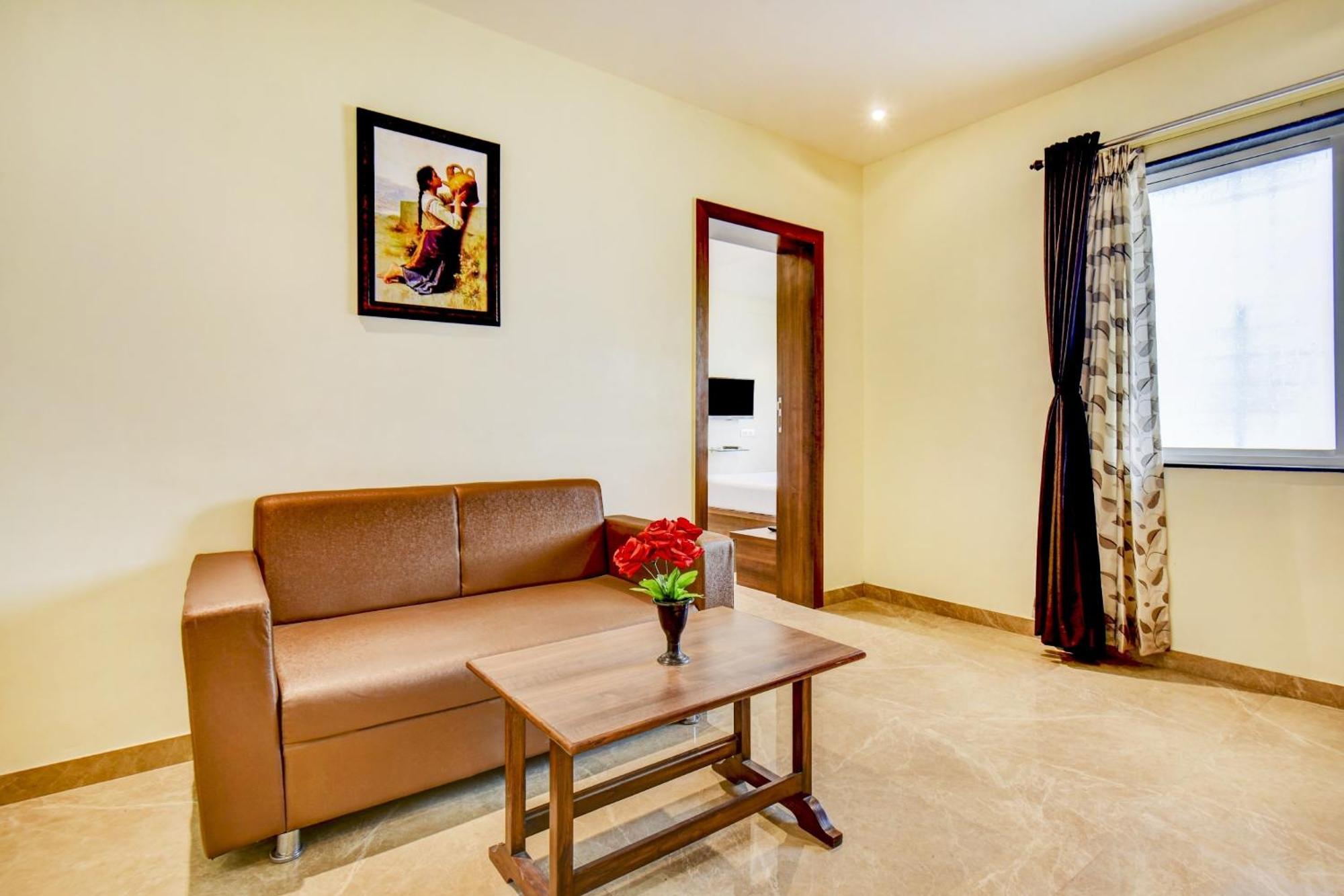 Townhouse Oak Hotel Chaitanya Executive Near Fun Time Multiplex Pune Extérieur photo