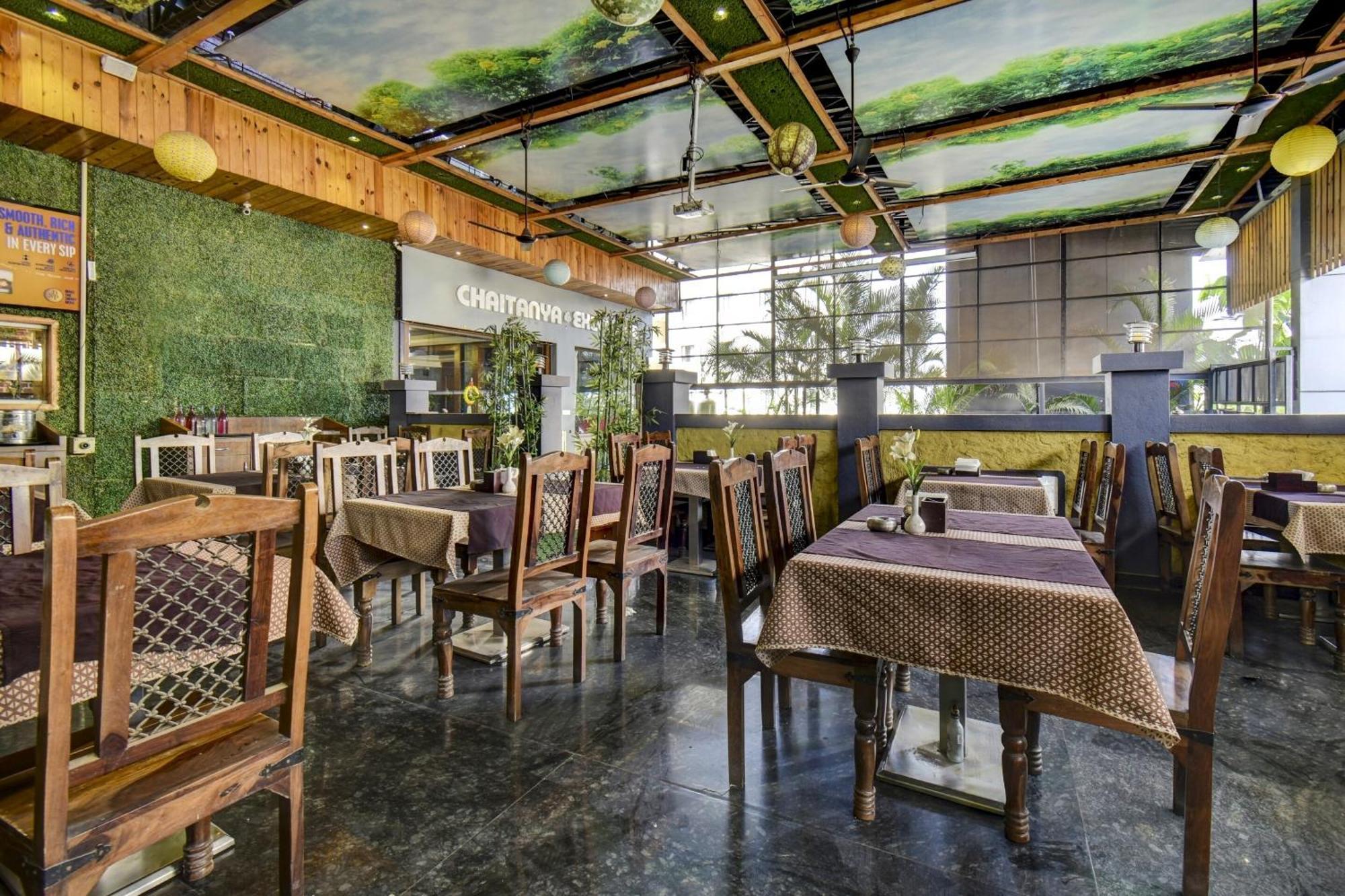 Townhouse Oak Hotel Chaitanya Executive Near Fun Time Multiplex Pune Extérieur photo