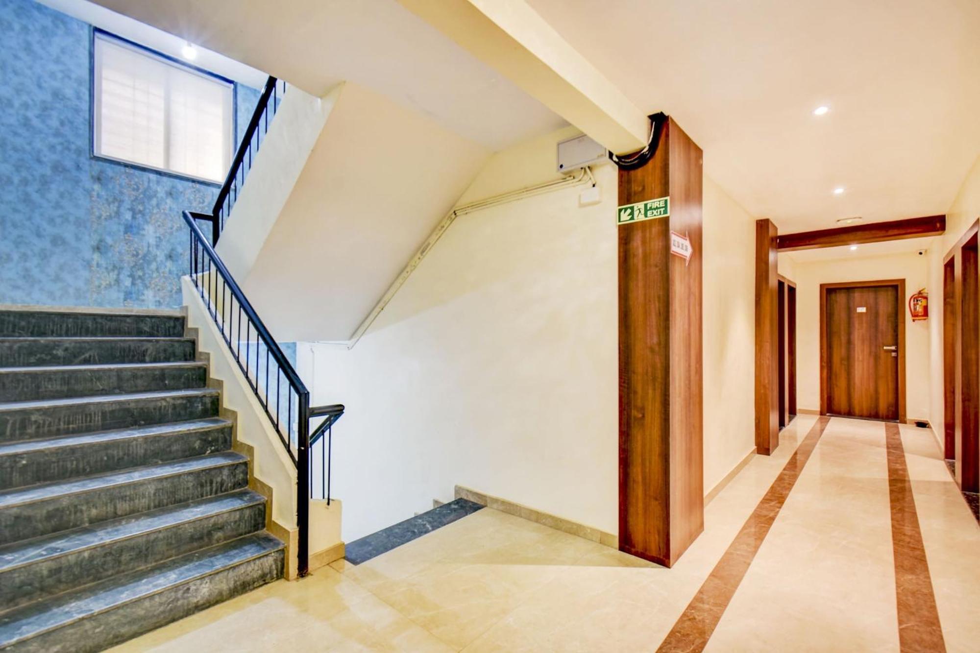 Townhouse Oak Hotel Chaitanya Executive Near Fun Time Multiplex Pune Extérieur photo