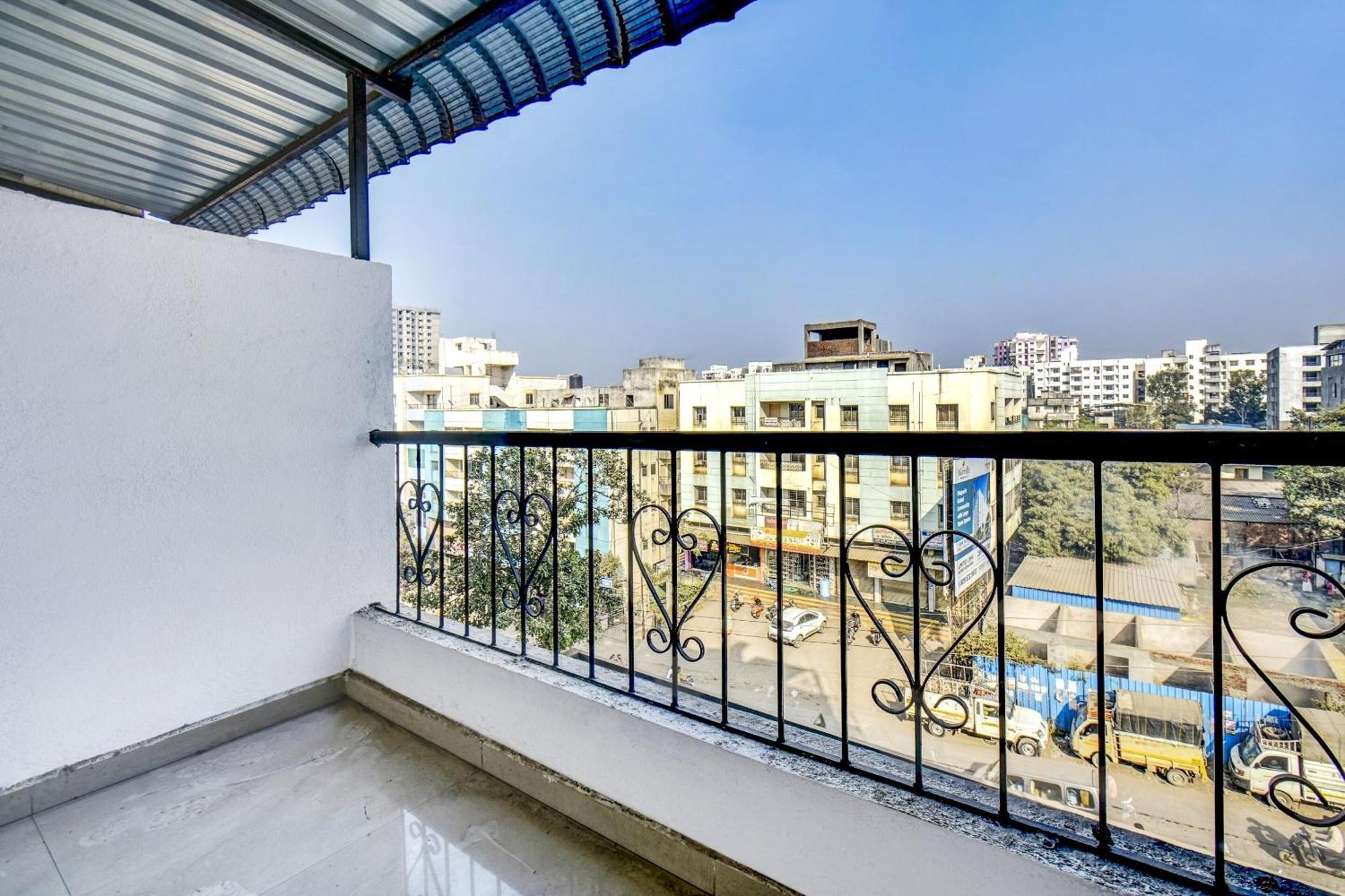 Townhouse Oak Hotel Chaitanya Executive Near Fun Time Multiplex Pune Extérieur photo