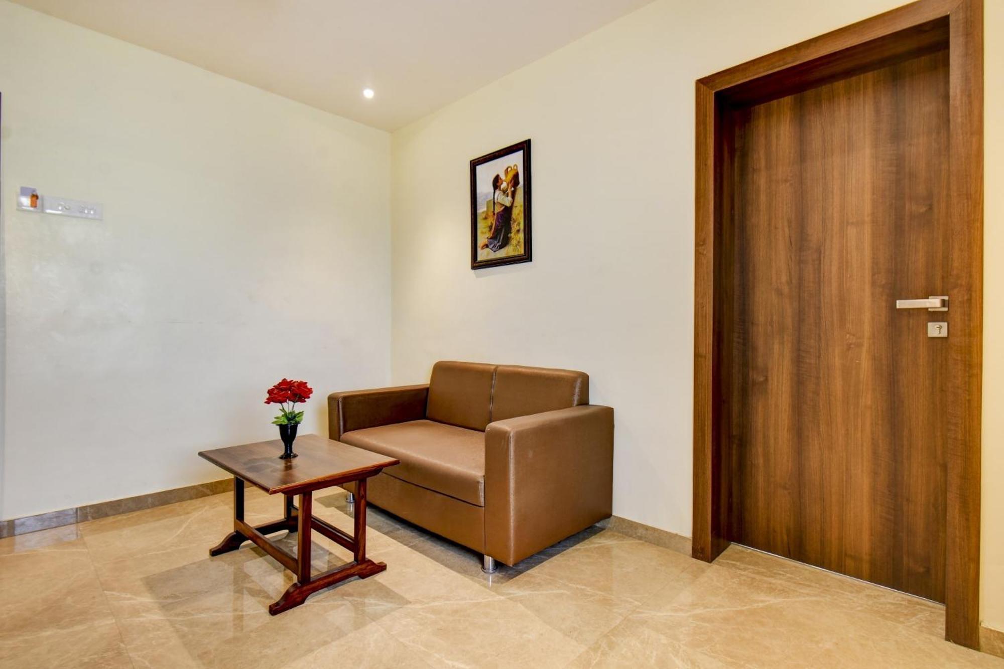 Townhouse Oak Hotel Chaitanya Executive Near Fun Time Multiplex Pune Extérieur photo