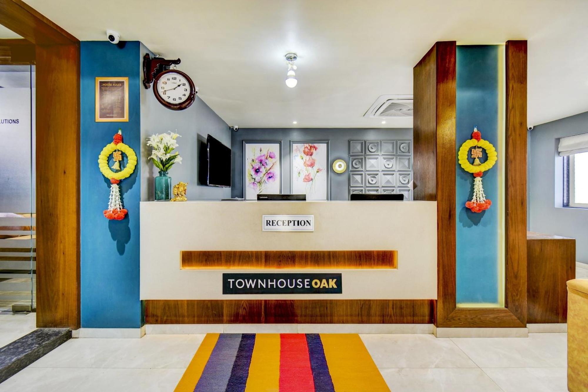 Townhouse Oak Hotel Chaitanya Executive Near Fun Time Multiplex Pune Extérieur photo