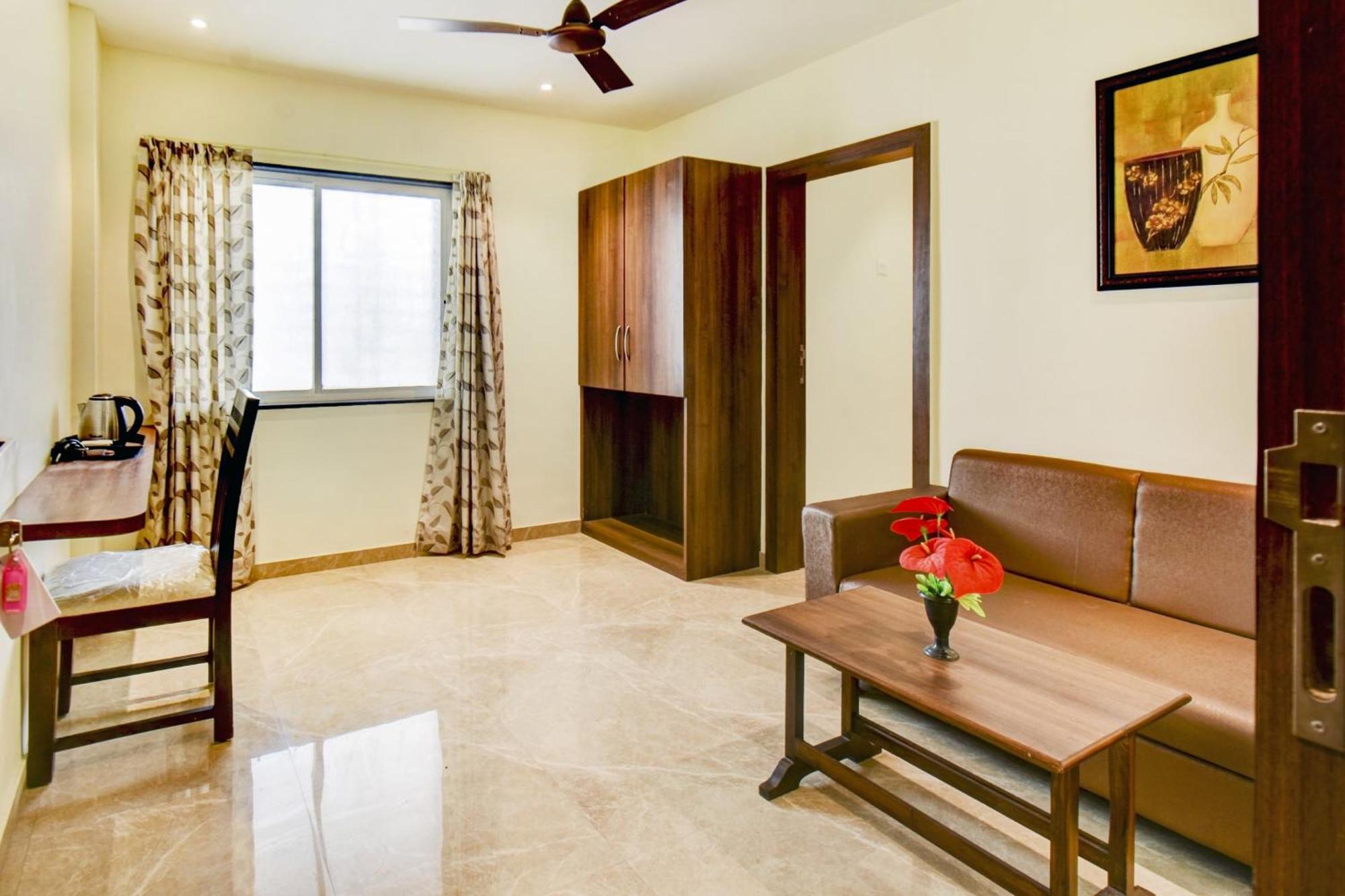 Townhouse Oak Hotel Chaitanya Executive Near Fun Time Multiplex Pune Extérieur photo