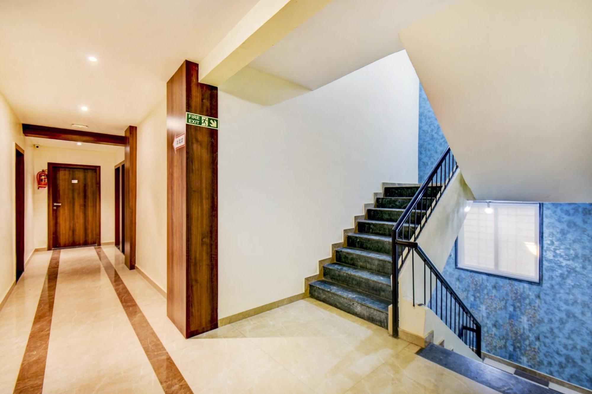 Townhouse Oak Hotel Chaitanya Executive Near Fun Time Multiplex Pune Extérieur photo
